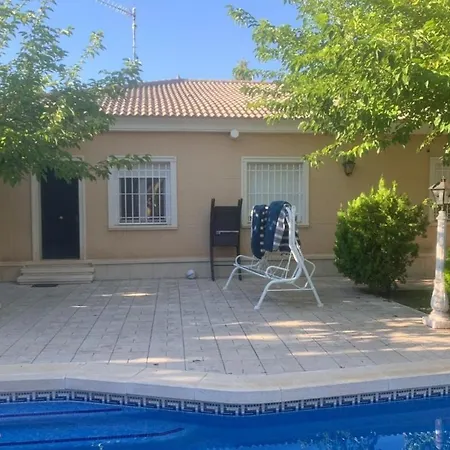 Con Amplios Espacios, Piscina Y Garaje * Малага