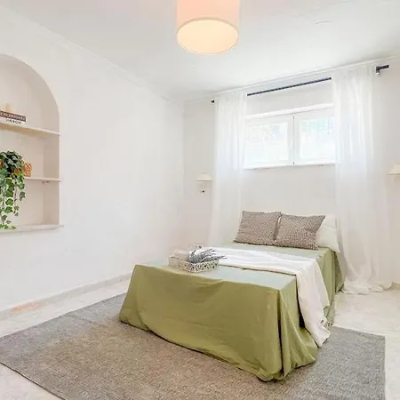 Дом отдыха Con Amplios Espacios, Piscina Y Garaje Малага